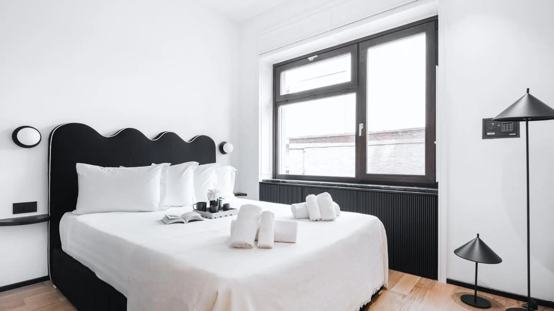 Easylife-Raffinato Appartamento A Passi Dal Duomo Milan 0*,  Italy